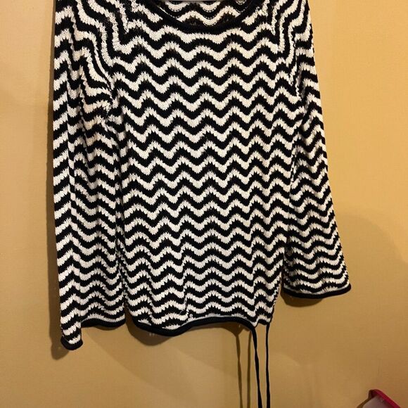 Trina Turk medium sweater - Picture 3 of 9